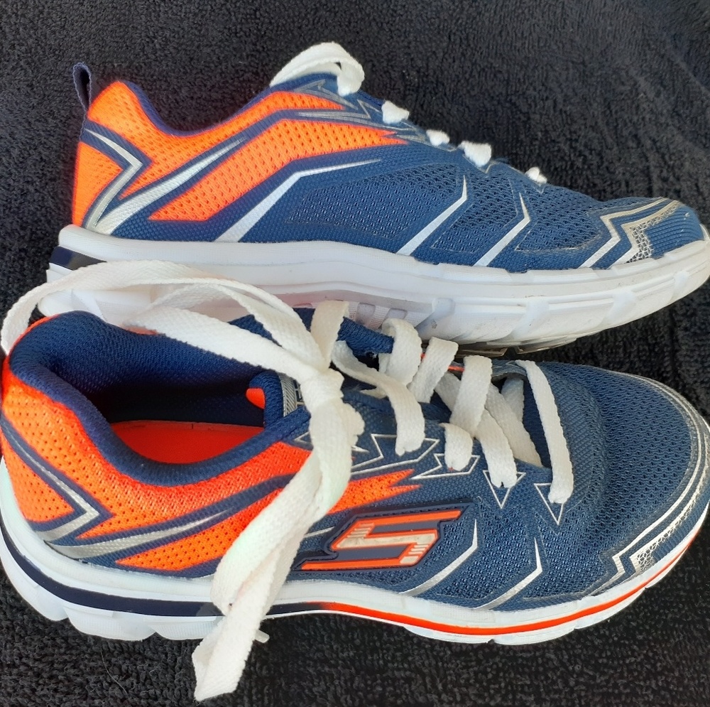 SKECHERS sneakers BOYS size 1.5